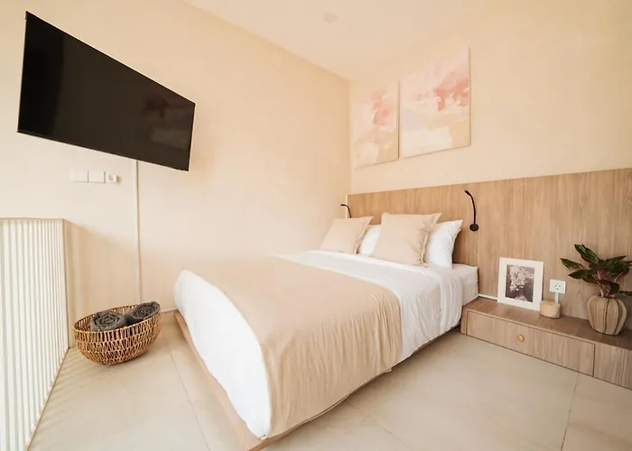 Vida - Stylish 1-bedroom With Private Pool *